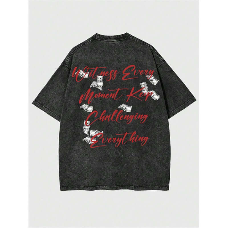 Camiseta gráfica moderna para hombre con diseño audaz y mensajes inspiradores en colores rojo y blanco.