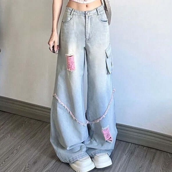 ripped cargo jeans mujer alta cintura en color celeste con detalles desgastados y tiras decorativas