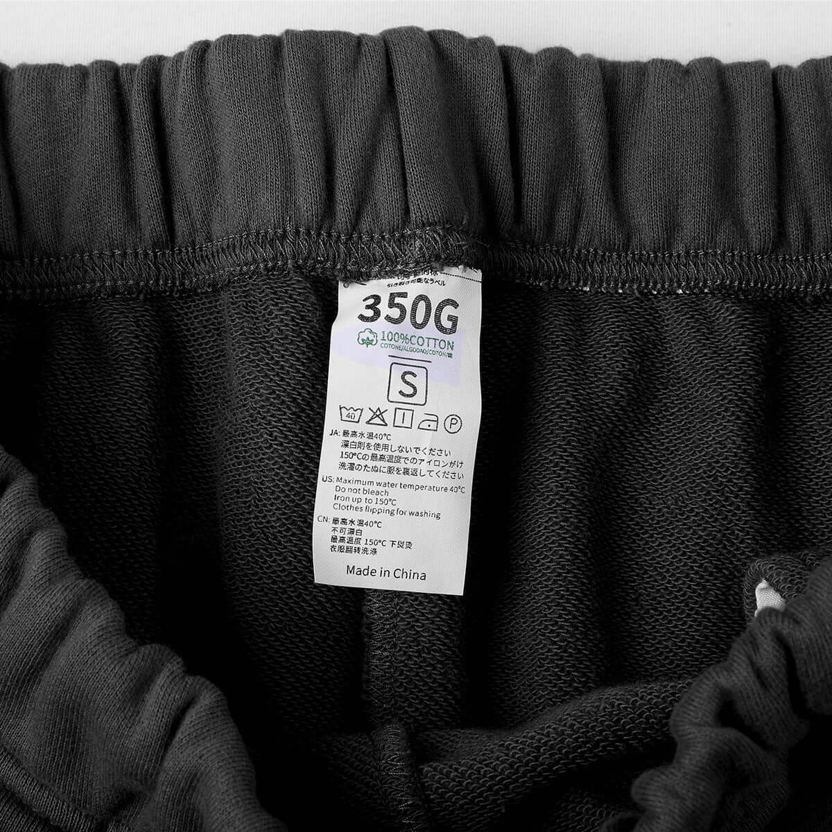 Calcas cortas de algodón para hombres en color negro, con ajuste holgado y cordón de cierre.