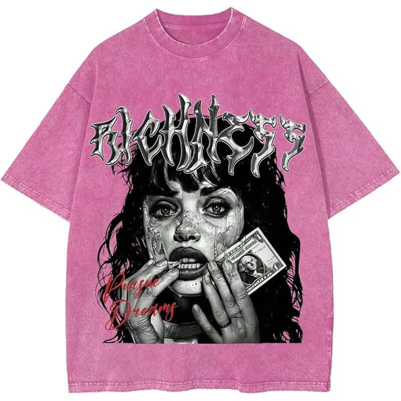Camiseta gráfica moderna para hombre en color rosa con diseño audaz y detalles artísticos.